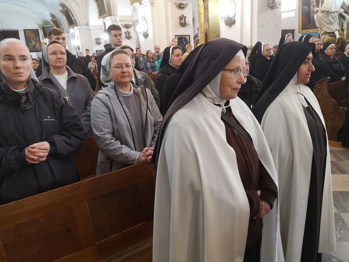 Msza św. w ramach pielgrzymki osób powołanych do grobu św. Jadwigi