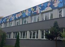 Katowice. Odsłonięto mural na budynku Uniwersyteckiego Centrum Klinicznego