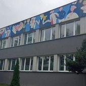 Katowice. Odsłonięto mural na budynku Uniwersyteckiego Centrum Klinicznego