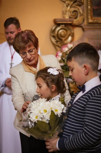 Poświęcenie sztandaru szkoły im. Jana Pawła II w Starych Bogaczowicach