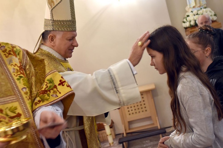 Bojanice. Abp Mokrzycki dał im relikwie św. Jana Pawła II