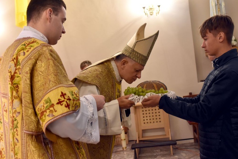 Bojanice. Abp Mokrzycki dał im relikwie św. Jana Pawła II