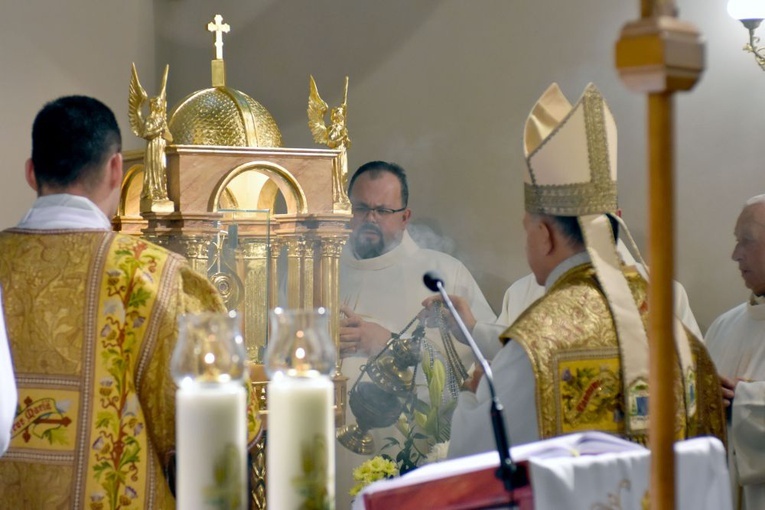 Bojanice. Abp Mokrzycki dał im relikwie św. Jana Pawła II