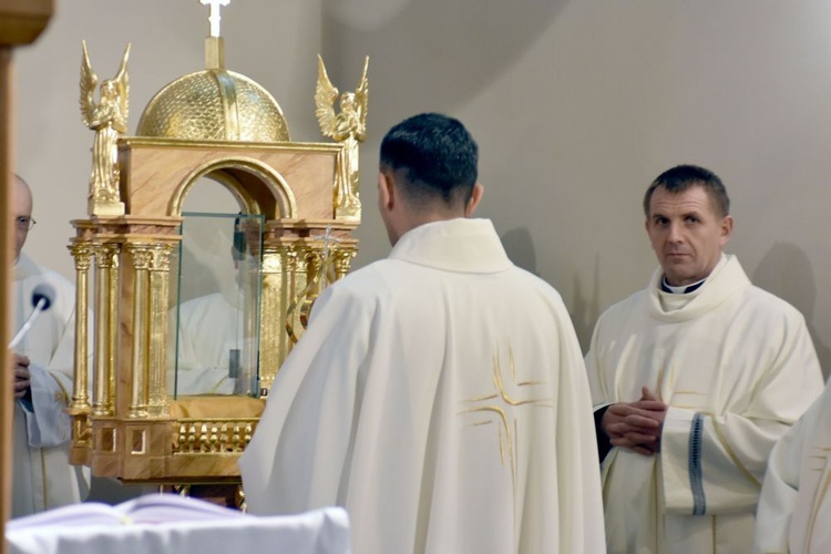 Bojanice. Abp Mokrzycki dał im relikwie św. Jana Pawła II