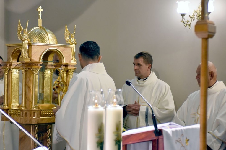 Bojanice. Abp Mokrzycki dał im relikwie św. Jana Pawła II