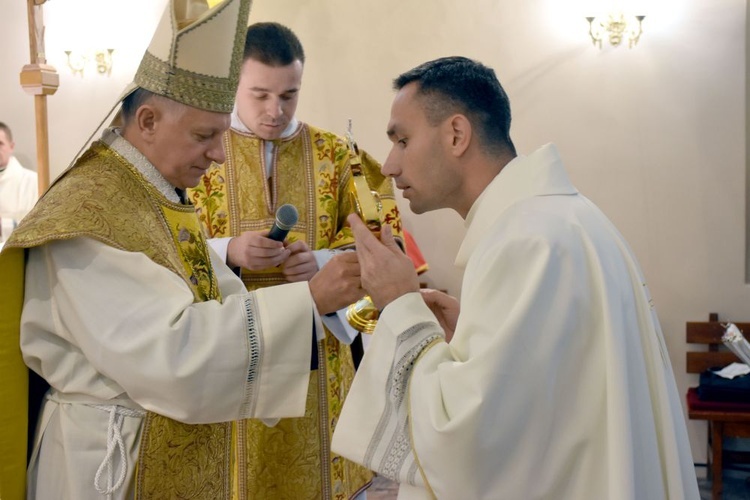 Bojanice. Abp Mokrzycki dał im relikwie św. Jana Pawła II