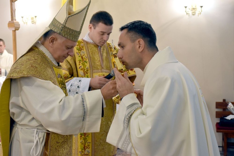 Bojanice. Abp Mokrzycki dał im relikwie św. Jana Pawła II