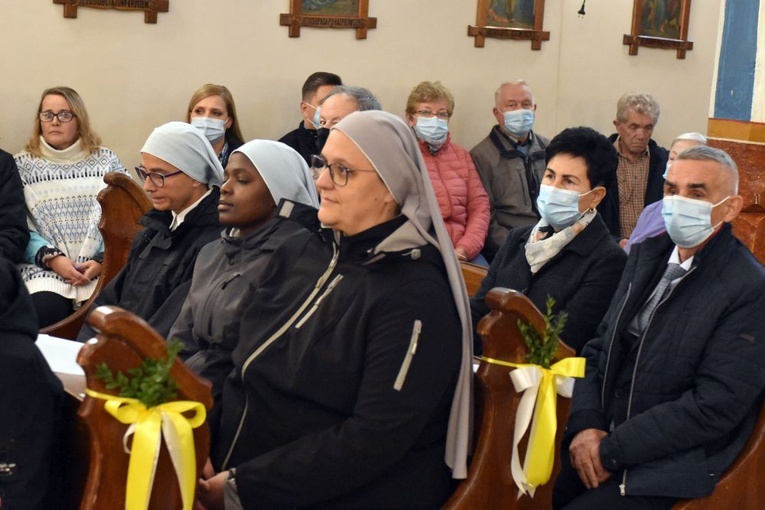 Bojanice. Abp Mokrzycki dał im relikwie św. Jana Pawła II