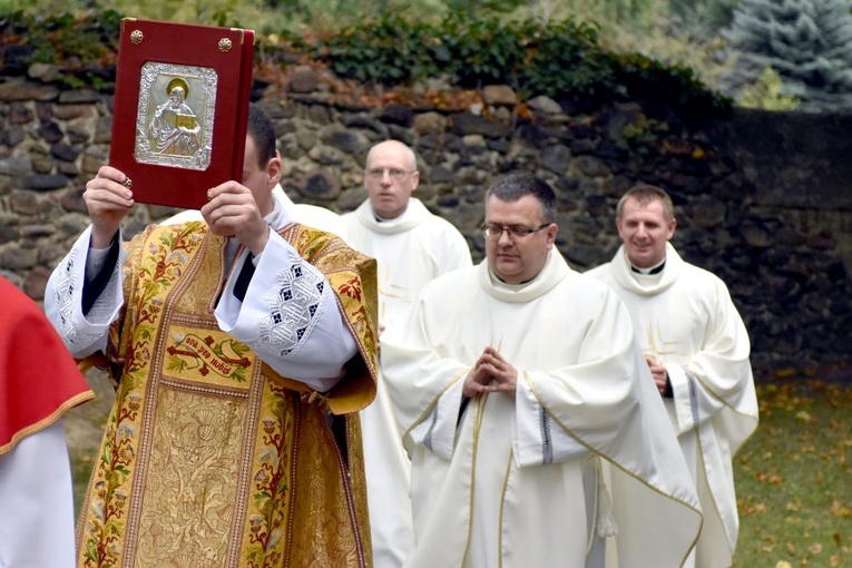 Bojanice. Abp Mokrzycki dał im relikwie św. Jana Pawła II