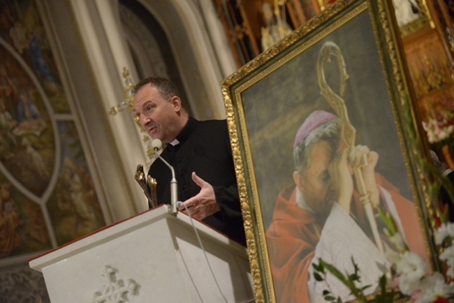 Modlitwa synodalna i nagroda Funduszu im. bp. Jana Chrapka