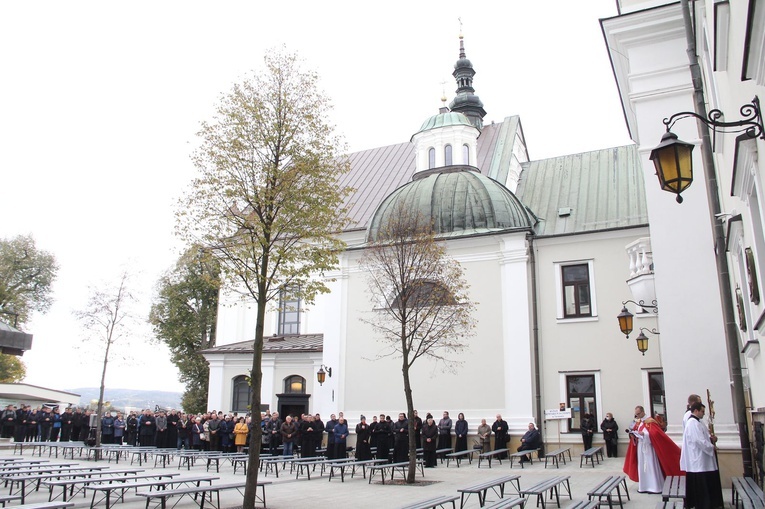Tuchów. Pielgrzymka na 25-lecie Towarzystwa Przyjaciół WSD w Tarnowie