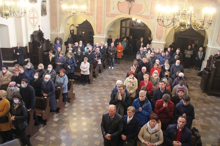 Tuchów. Pielgrzymka na 25-lecie Towarzystwa Przyjaciół WSD w Tarnowie