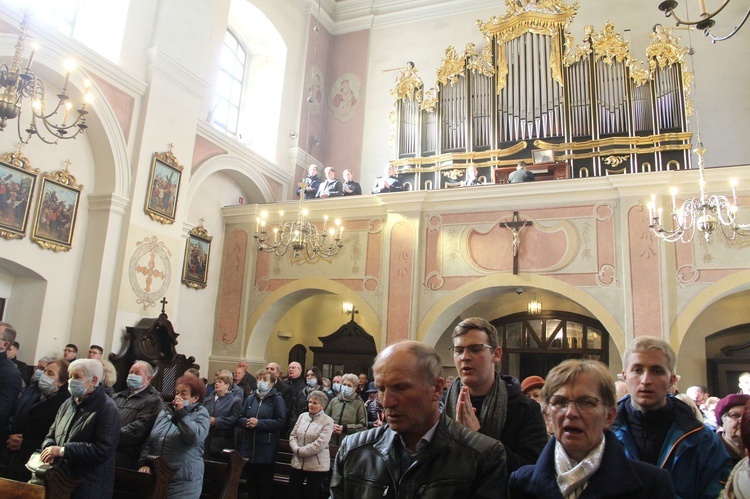 Tuchów. Pielgrzymka na 25-lecie Towarzystwa Przyjaciół WSD w Tarnowie