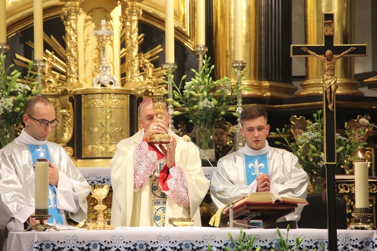 Tuchów. Pielgrzymka na 25-lecie Towarzystwa Przyjaciół WSD w Tarnowie