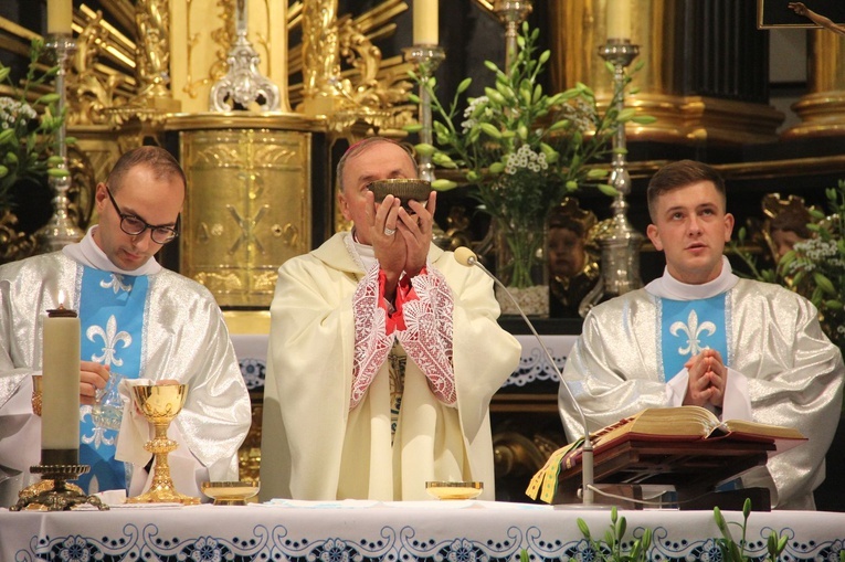 Tuchów. Pielgrzymka na 25-lecie Towarzystwa Przyjaciół WSD w Tarnowie