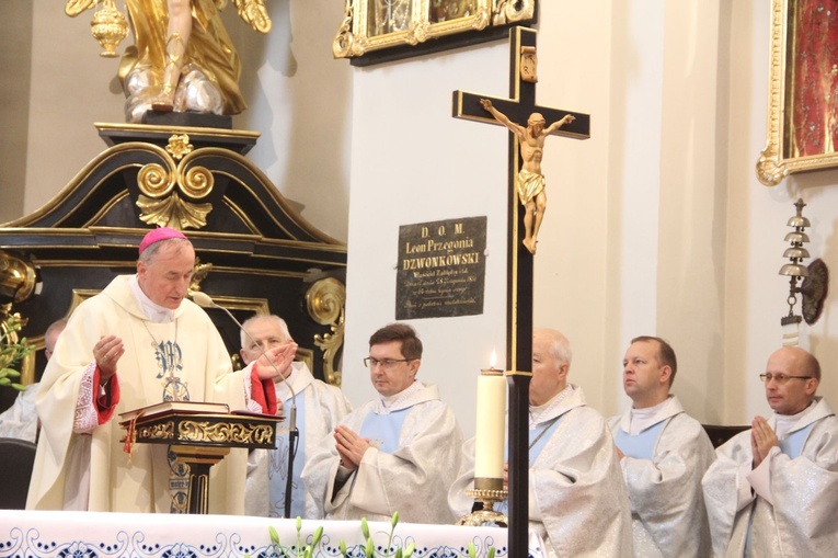 Tuchów. Pielgrzymka na 25-lecie Towarzystwa Przyjaciół WSD w Tarnowie