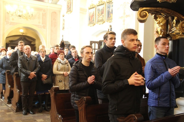 Tuchów. Pielgrzymka na 25-lecie Towarzystwa Przyjaciół WSD w Tarnowie