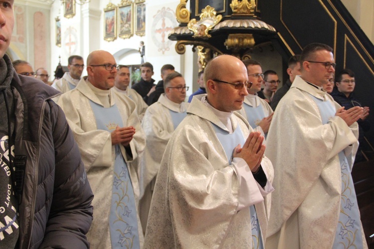 Tuchów. Pielgrzymka na 25-lecie Towarzystwa Przyjaciół WSD w Tarnowie