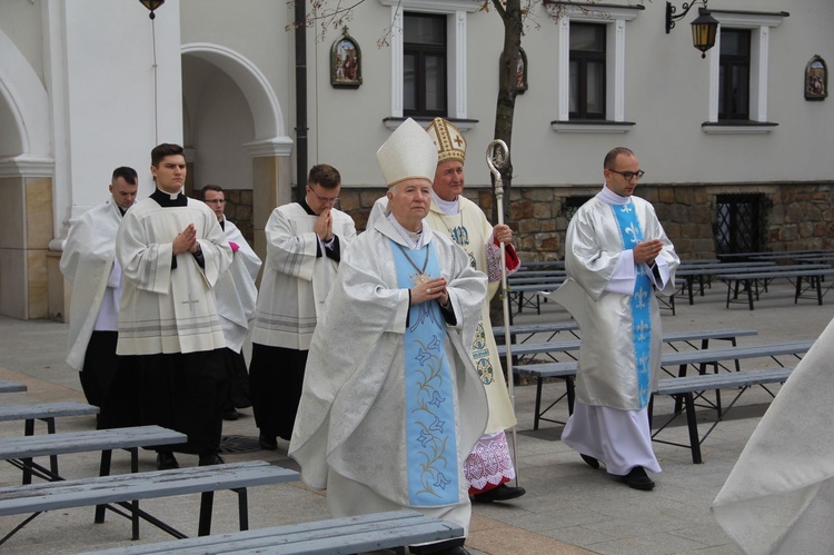 Tuchów. Pielgrzymka na 25-lecie Towarzystwa Przyjaciół WSD w Tarnowie