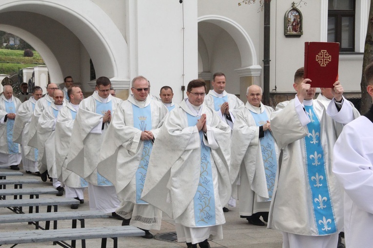 Tuchów. Pielgrzymka na 25-lecie Towarzystwa Przyjaciół WSD w Tarnowie