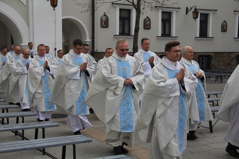 Tuchów. Pielgrzymka na 25-lecie Towarzystwa Przyjaciół WSD w Tarnowie