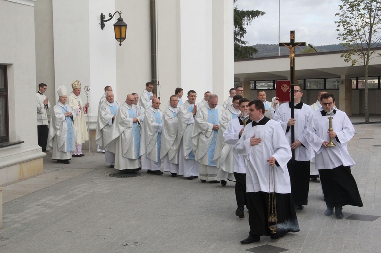 Tuchów. Pielgrzymka na 25-lecie Towarzystwa Przyjaciół WSD w Tarnowie