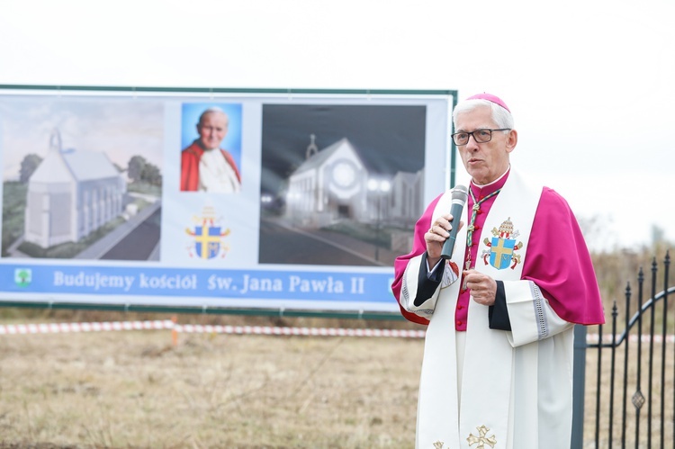 Pobłogosławienie terenu pod budowę nowego kościoła