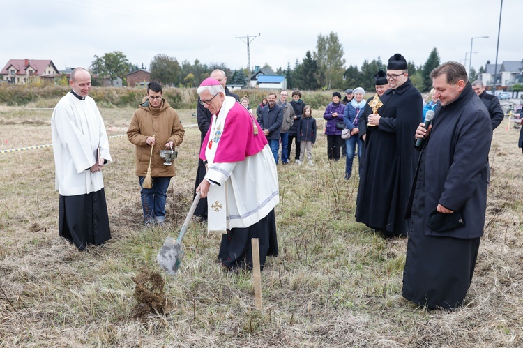 Pobłogosławienie terenu pod budowę nowego kościoła