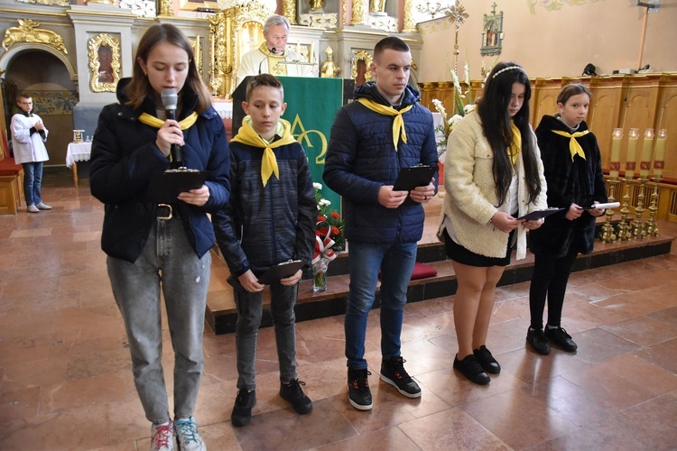 W Eucharystii, ostatniej drodze dzieci utraconych i modlitwie przy ich grobie czynny udział wzięli członkowie Oazy Dzieci Bożych.