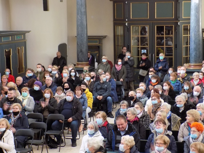 Wspólnoty charyzmatyczne w Skrzatuszu