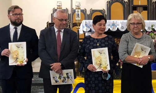 Dyplomami uhonorowani zostali także wspierający bielskie hospicjum przyjaciele.