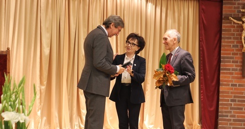 Prof. Jan Żaryn z Nagrodą im. Henryka Pobożnego