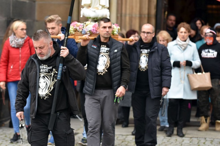 Różaniec za Polskę w Świdnicy