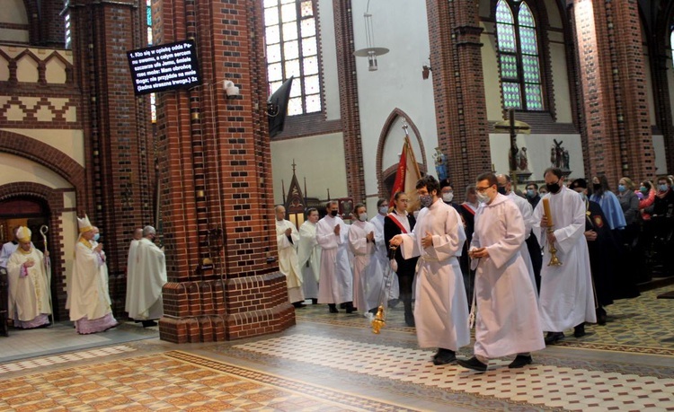 Msza w katedrze na otwarcie synodu