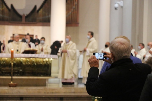 Katowice. Msza św. inaugurująca synod o synadalności w archidiecezji, cz. 1