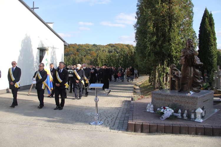 Dębica. Poświęcenie pomnika i pochówek dzieci utraconych