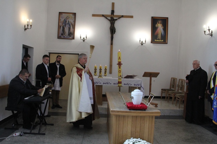 Dębica. Poświęcenie pomnika i pochówek dzieci utraconych