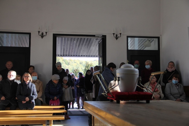 Dębica. Poświęcenie pomnika i pochówek dzieci utraconych