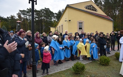 Jastrzębia Góra. Poświęcenie pomnika Dziecka Utraconego 