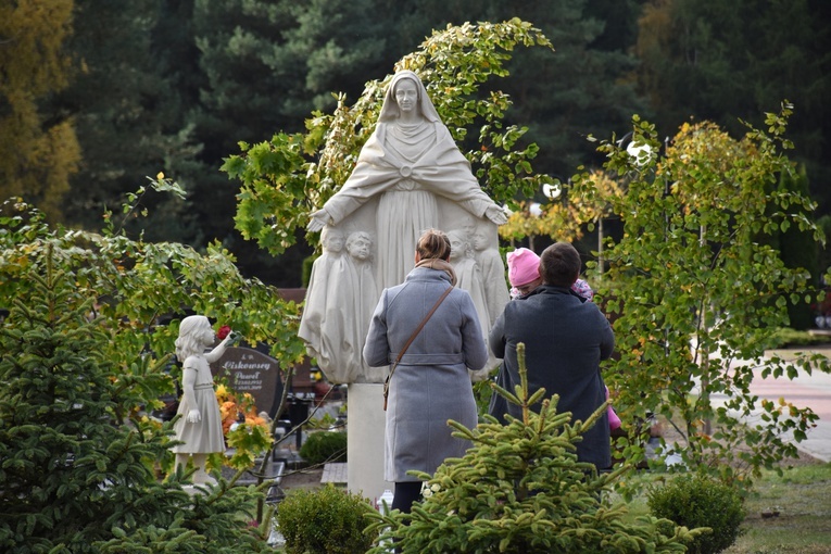 Jastrzębia Góra. Poświęcenie pomnika Dziecka Utraconego 