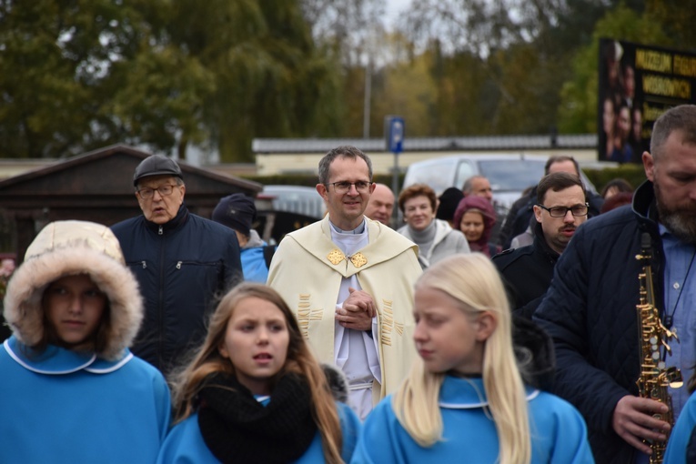 Jastrzębia Góra. Poświęcenie pomnika Dziecka Utraconego 