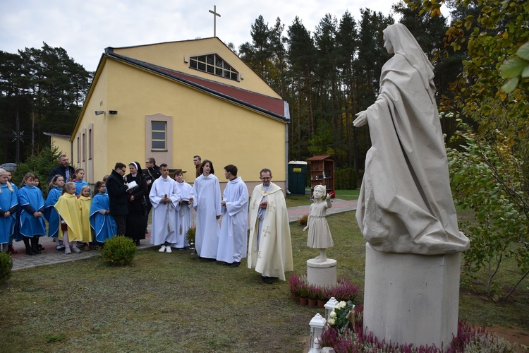 Jastrzębia Góra. Poświęcenie pomnika Dziecka Utraconego 