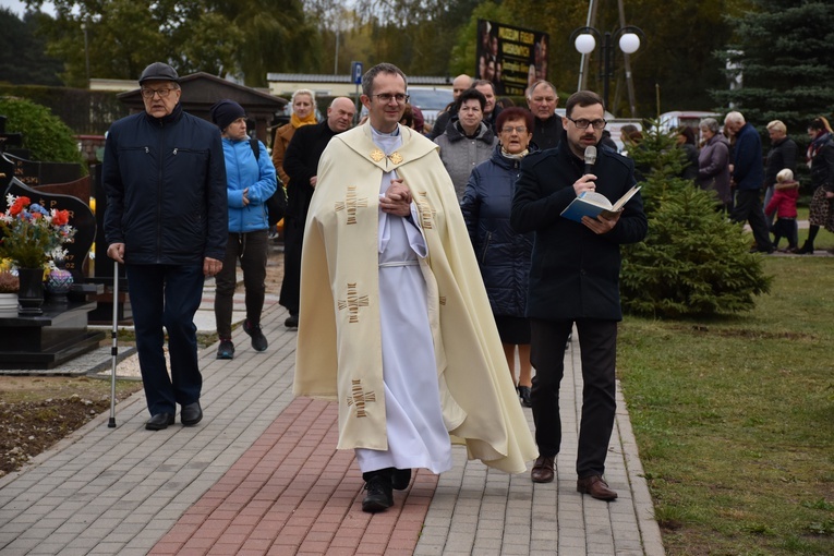 Jastrzębia Góra. Poświęcenie pomnika Dziecka Utraconego 