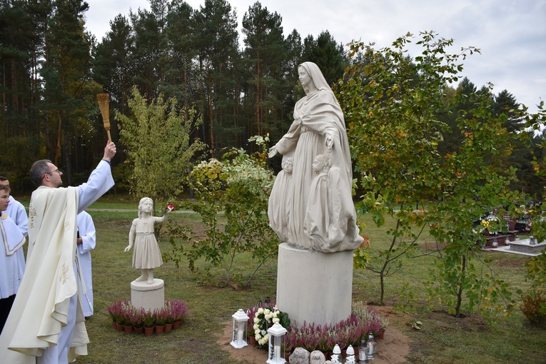 Jastrzębia Góra. Poświęcenie pomnika Dziecka Utraconego 