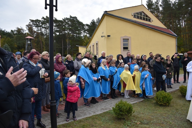 Jastrzębia Góra. Poświęcenie pomnika Dziecka Utraconego 