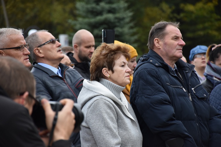 Jastrzębia Góra. Poświęcenie pomnika Dziecka Utraconego 