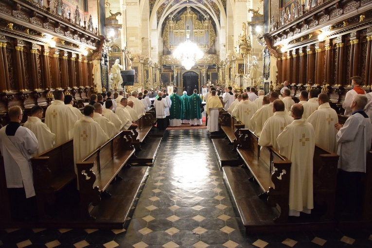 Inauguracja fazy diecezjalnej synodu biskupów 