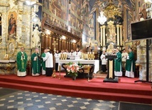 Uroczysta Msza św. w bazylice katedralnej.