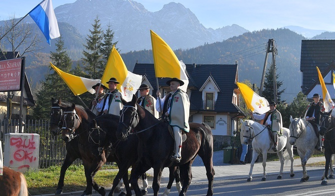 Zakopane. Procesja fatimska z banderią konną