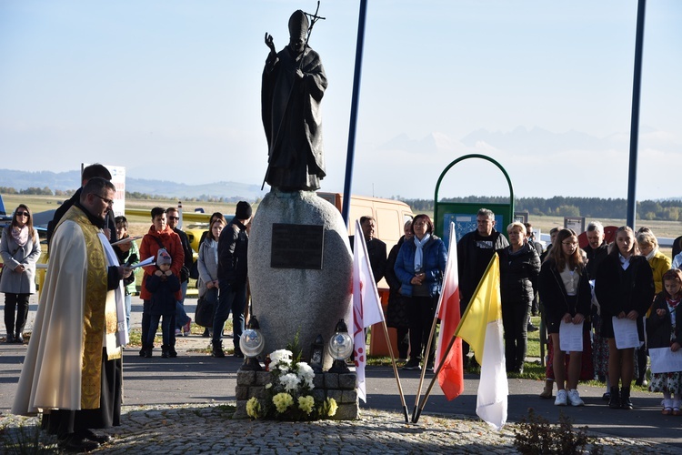 Nieszpory papieskie na nowotarskim lotnisku